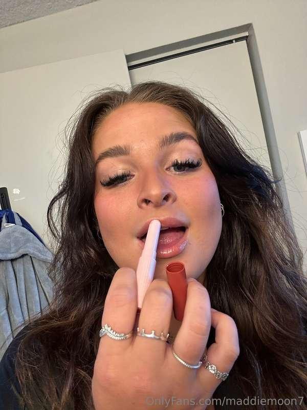 would you cum all over this pretty little face? 💋💦