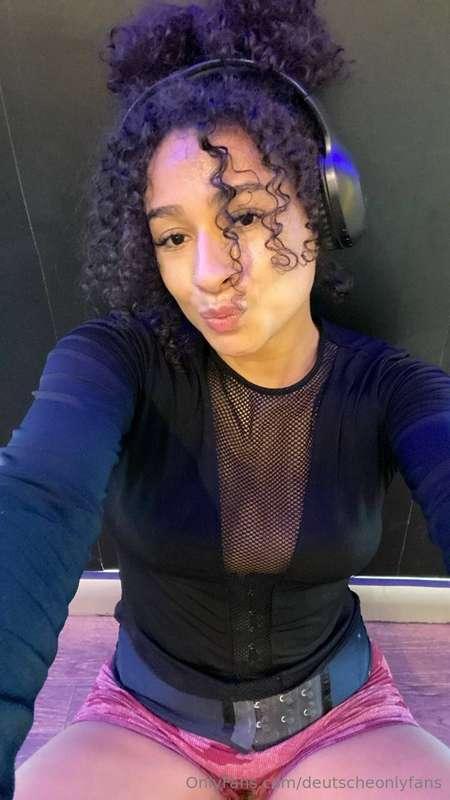 @kysi.maykelinHey du…Ich bin Keysi, 22, süß, frech und offen..