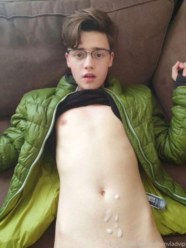 I cum on my stomach 🥵🍆💦