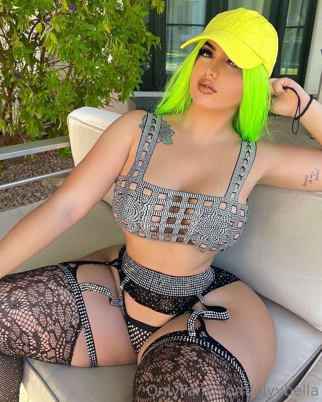 Heat’s rising, can’t stop it 💦🖤
