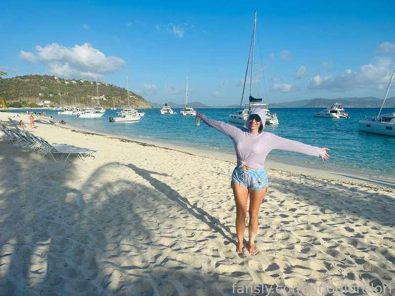 #bigtits #milf #mom #stepmom #fantasy #roleplay #brunette #hourglass #over40 #amateur #swimsuit #swimwear #bikini #hips #legs #natural #ocean #sea #beach #boat #smile

Coming back from heaven is hard! But landing here at the Soggy Dollar bar in White Bay off of Jost Van Dyke certainly softens the blow. Mooring in Great Harbor and hanging out at Foxy's tonight! And tomorrow, it's off to snorkel the Indians.