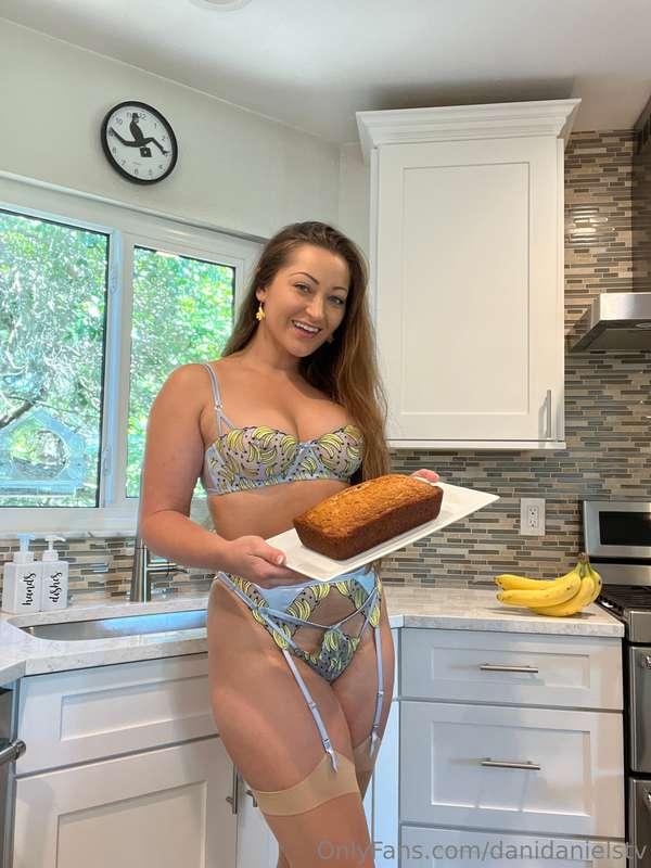 Come join me here and see how much I love a good banana @aka..