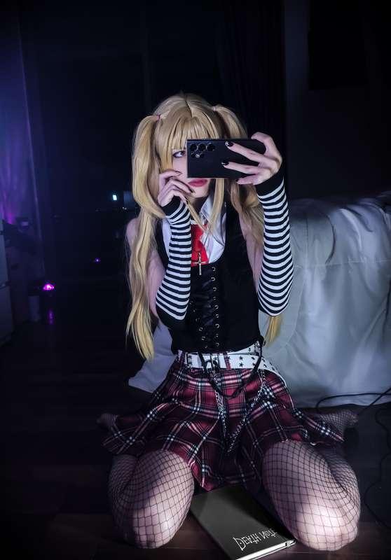 Hello again! Despite all the fucked up shit that's been happening to me, I made a new cosplay today :3.
Please welcome Misa Amane!

This cosplay has been lying around for a long time and I thought why not? 

After the flood and the crack in the wall, I literally slept all day and was sad, but I woke up determined and this cosplay made me feel 1000 times better

