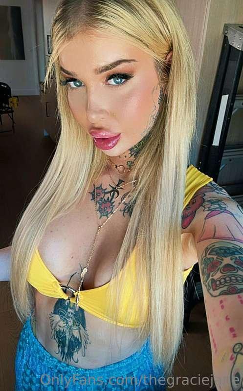 Serving citrus n thirst traps today 🍋