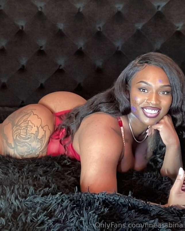 Hey baby I’m on live right now 😏