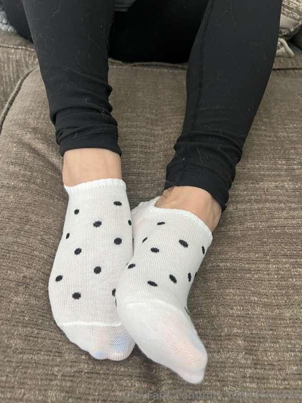 mrs_footjobqueen image #2