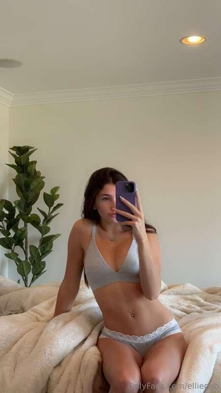 Dm me to join me in bed 😉