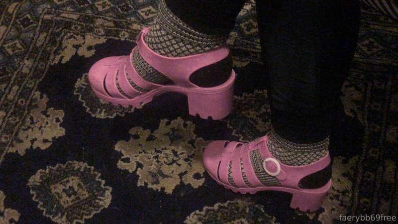 Cute lil pink shoes for a Barbie moment🎀
