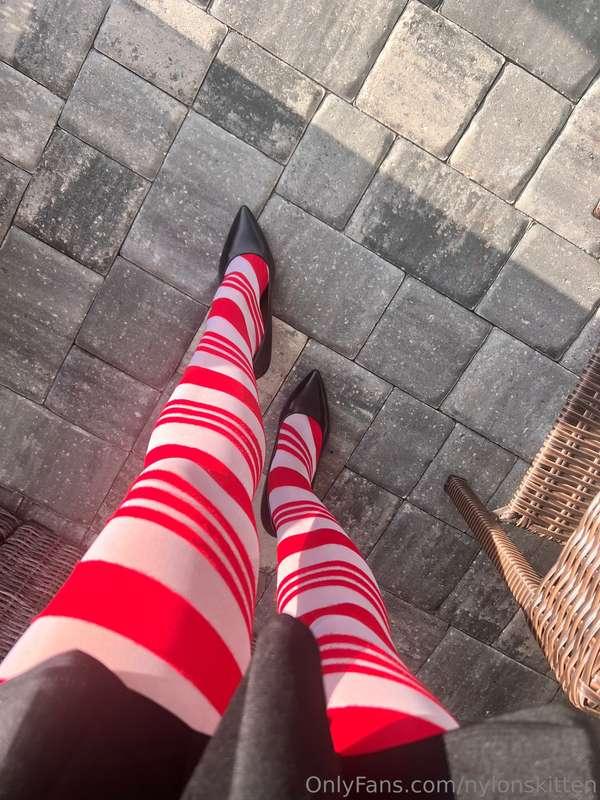 Today by special request in my Candy Cane tights 💖🎅😆 but I l..