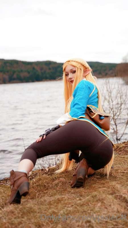 Ever wondered what Zelda looked like without clothes on? Com..