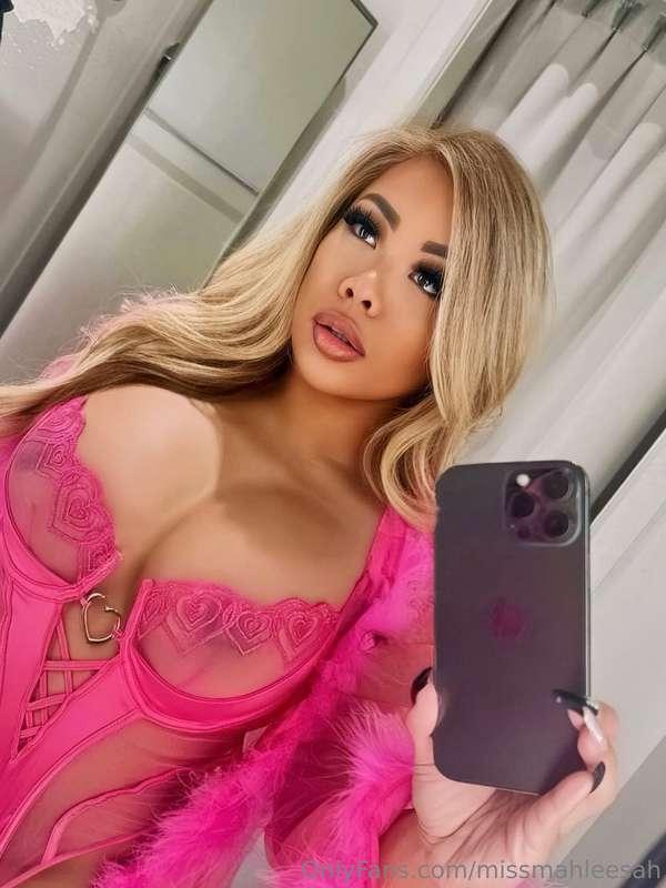 Wanna make out? 👅💦