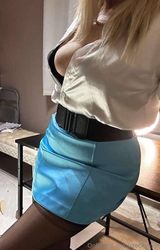 Is my skirt too short for the office ?