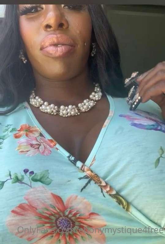Hehe.. cum and tell me in the DMs what you'd do to me 🥰