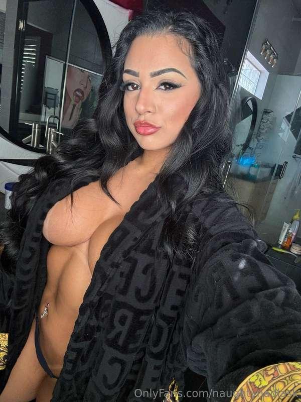 A little inside boob never hurt nobody! 😇