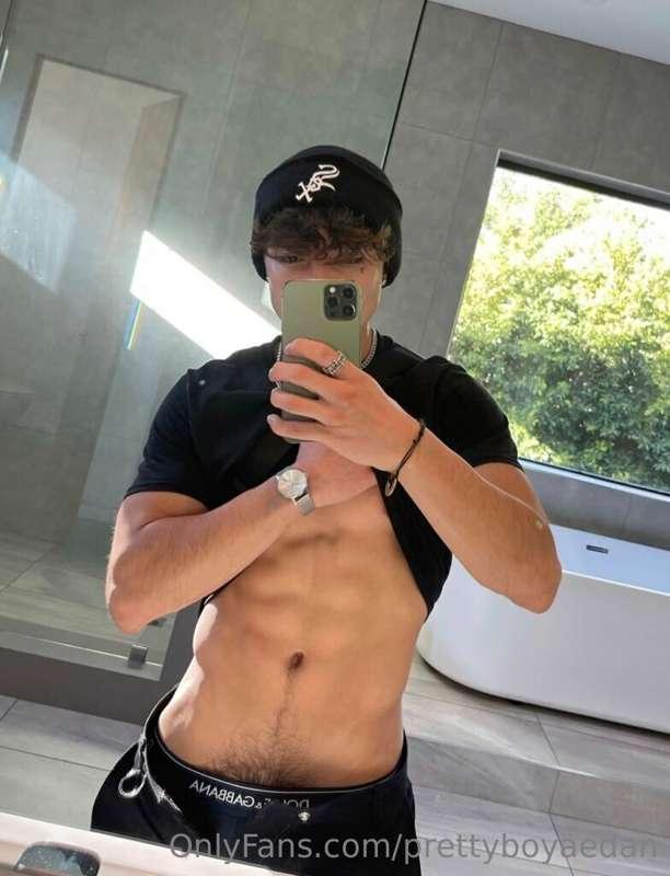 Go answer my new poll u slut