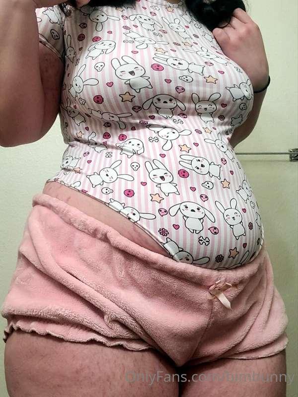 my onesie is slowly turning into a crop top