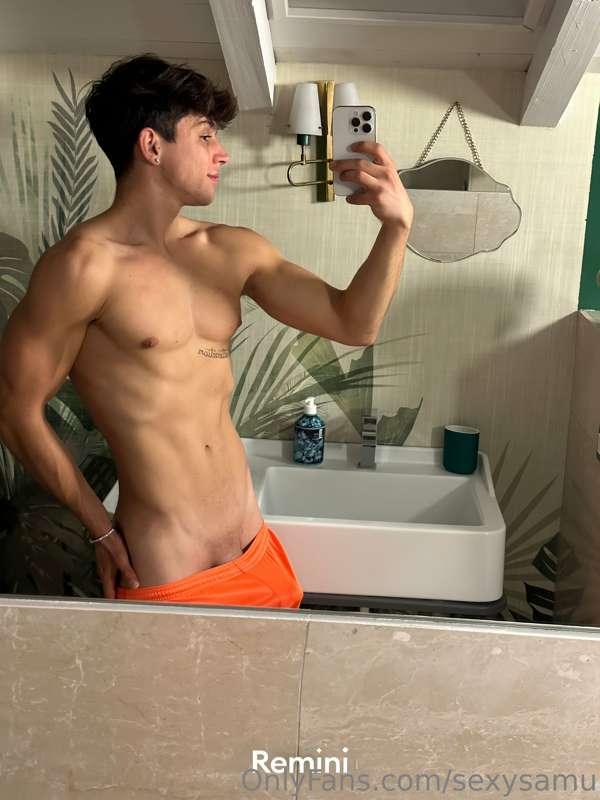 🇮🇹Buongiorno fam🤍💙,come state?
Io sono sempre arrapato🫣😇
~~~..
