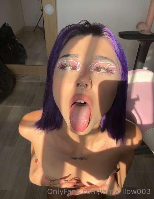 👅👅😏😈