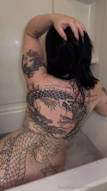 🐉 The Mother of Dragons Has Arrived… And She’s Not Here to P..