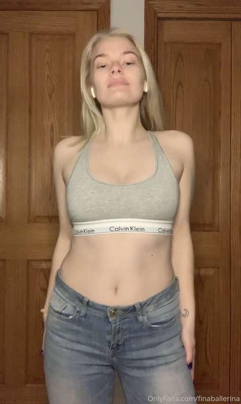 Some pics as a warm up ;) I was dancing, which is why they l..