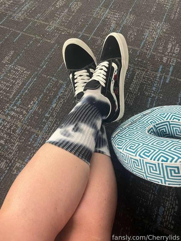 Ready to walk all day long!🚶👣

Are you interested in looking at my feet after a walk?


#mommy #sole #feet #milf  #pawg #chubby #sneakers #socks #fetish #stepmom