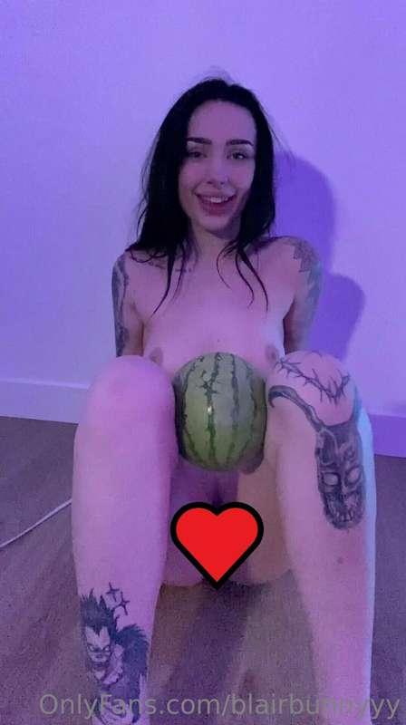 🍉Think I can crush this watermelon!?🍉 I’ve never done a vide..