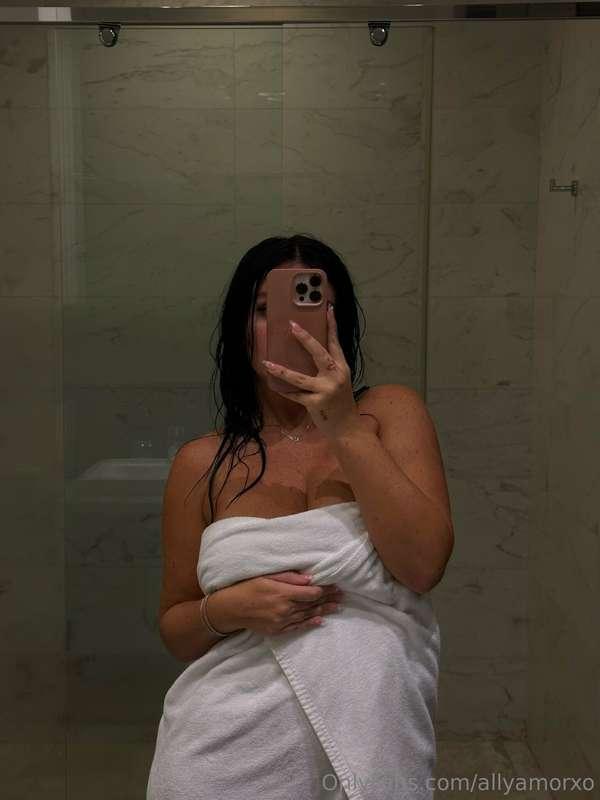 believe it or not only 6 guys have ever seen me naked in per..