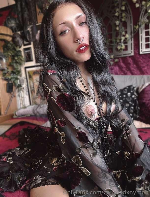 🗡️ꜱᴘᴇɴᴅ ᴀ ɴɪɢʜᴛ ᴡɪᴛʜ ᴛʜɪꜱ ᴠᴀᴍᴘɪʀɪᴄ ɴʏᴍᴘʜ?🗡️