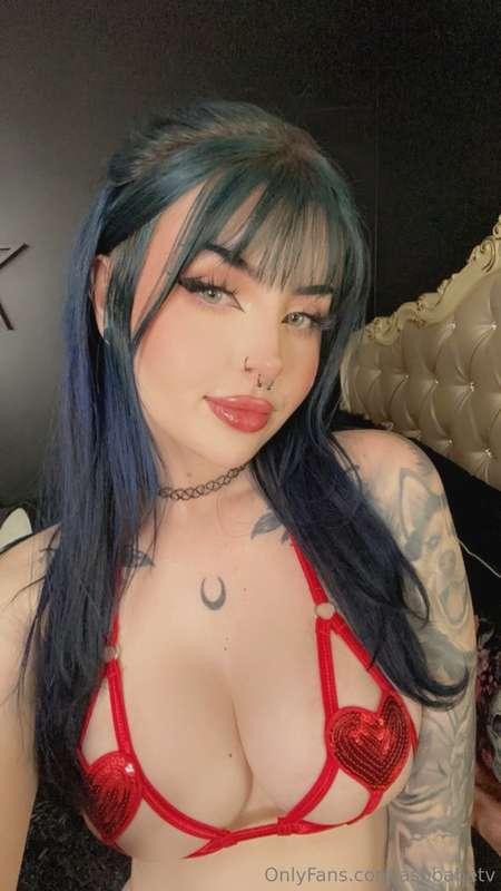 Looking for a cock to put in between 😘😇