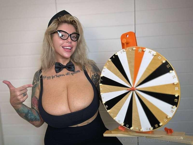 🚨 LIVE at 10:30 PM EST 🚨Hehe guess what babe... it’s Spin th..