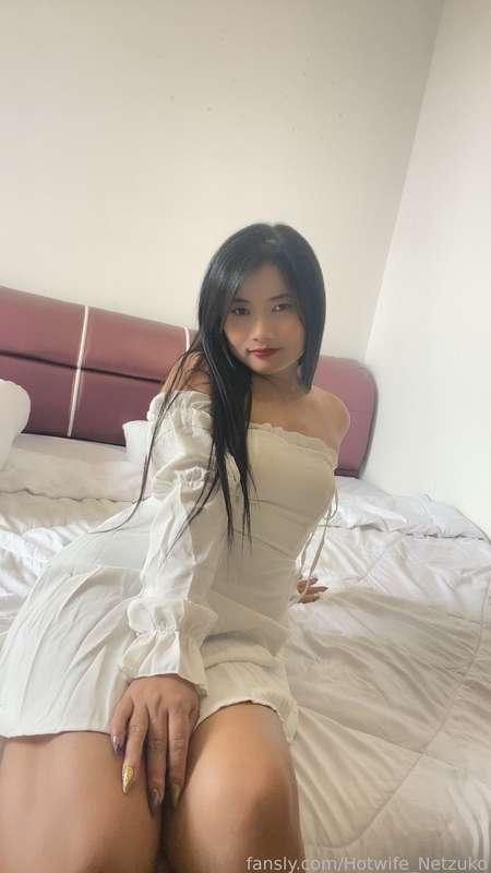 [Part 1] I am home alone and a stranger chat to me. He say he just met my hubby at a café and  my hubby gave him my contact. He said my hubby told him to come over and have sex with me and send me his dick picture. I think that would be something that my hubby would do, so i believe him and tell him my address. He quickly come over to my apartment.

#fyp #petite #hotwife #cuckold #married #hotwife #milf #sexy #swinger #stranger #asian