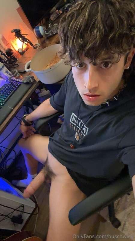 anyone a good cock sucker?