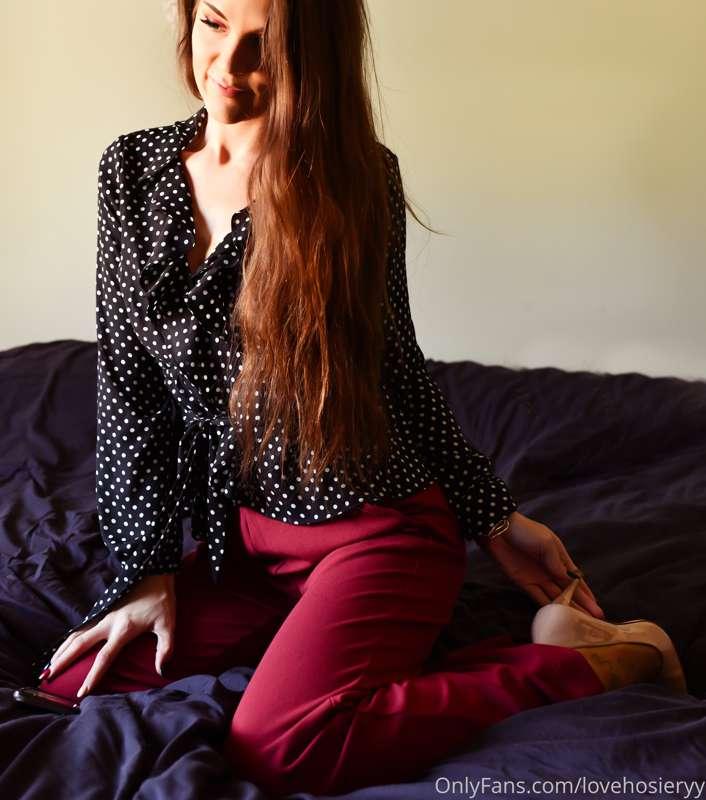 "Slowly undressing" 🖤😘

*photo set back by request*