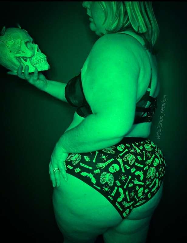 Friday the 13th has me gearing up for spooky month 💀