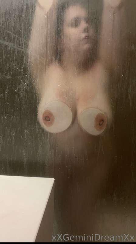 I need a glass shower in my house 😍