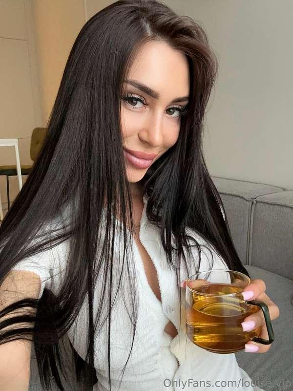 Drinkіng tea and preparing a surprise for you ☕️👄Tell me in ..