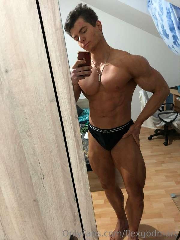 Your muscle god pose so hard today🔥🥵🥵😈