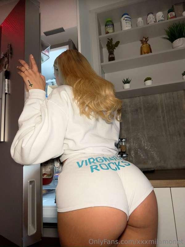 Looking for your snack? I'm right here🙈