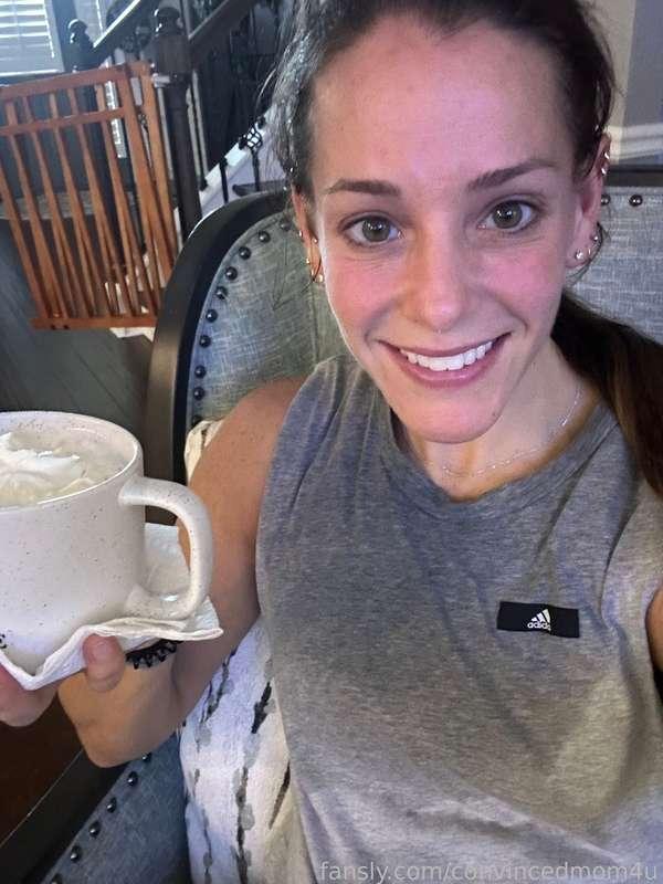 Ok so post workout here. Obviously hot and sweaty as you can see. BUTTT still LOVE my hot chocolate!!! 😁🥰