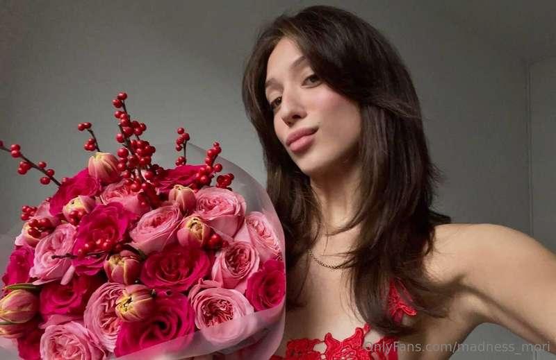 🌸 I love flowers 💐 It's so touching and romantic! Every time..