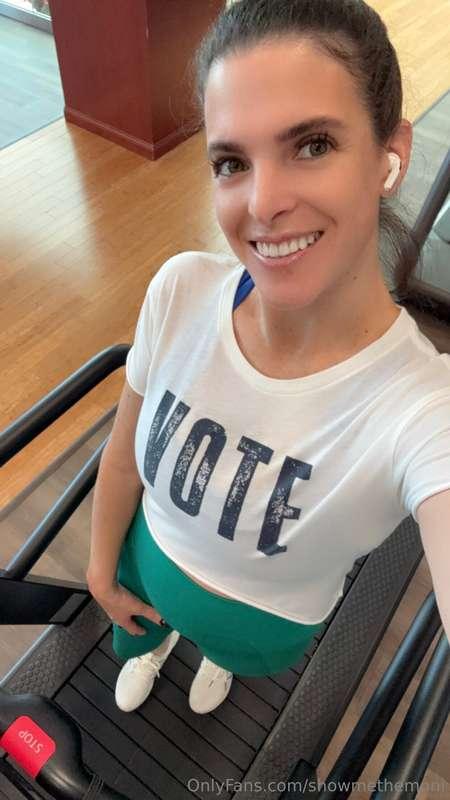 Workout Wednesday 💙 Rocking my Vote tee by Josh LaCunha. ✨