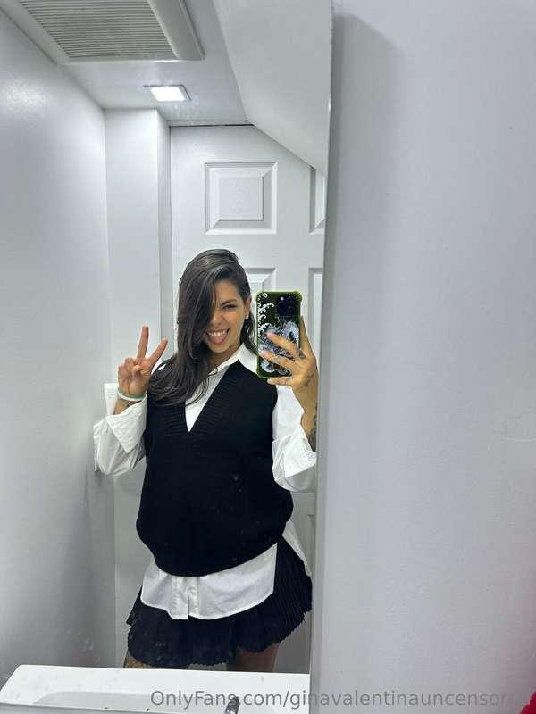 Happy Friday... go check your DMs 🤭And don't forget to subsc..