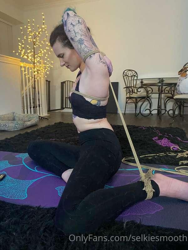 Tonights shibari session with KristenRae on twitch! Go show ..