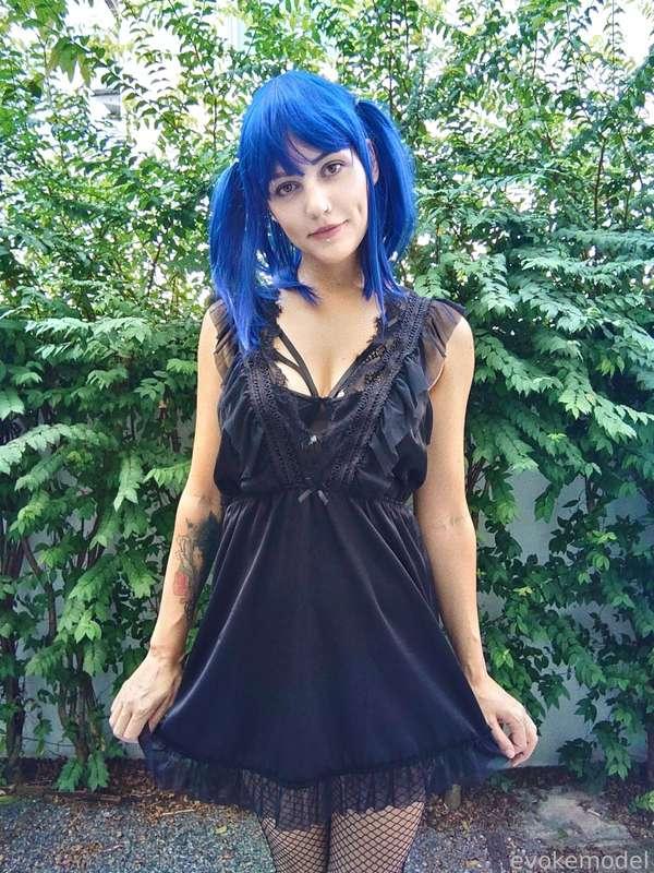 You're taking me out to dinner.
Plot twist: my panties vibrate and you're in control. But can we hold it together for the duration of the date, or will we end up fucking against the car in the dark in the parking lot? Ooooh! 🫨