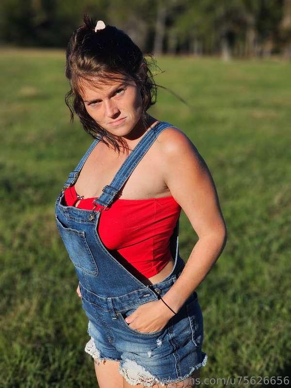 Overalls and a pasture i had to get naked!!!!
