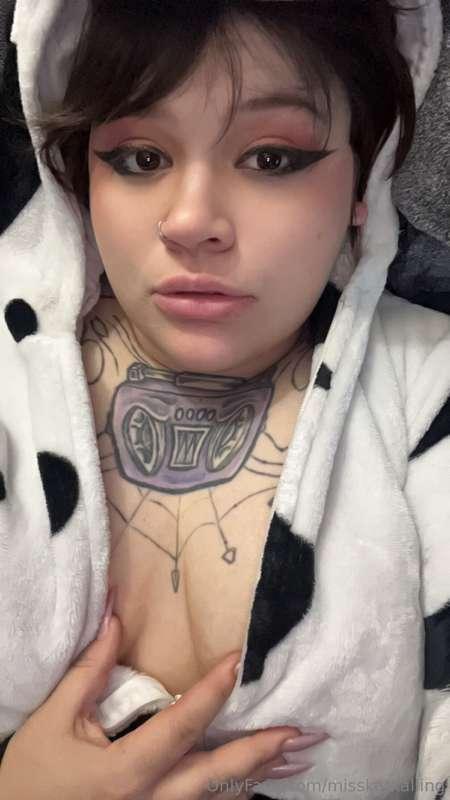 I went viral and keep getting called 🐮 so that means my udde..