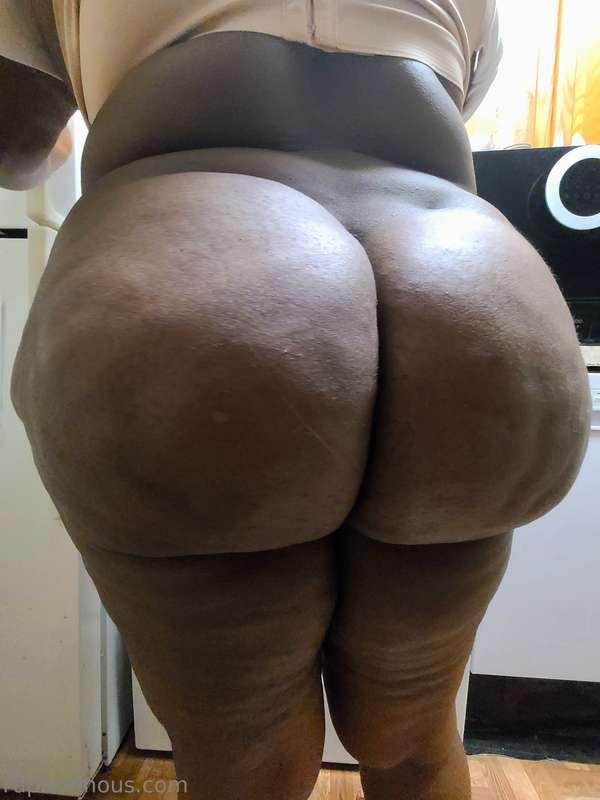 Mama has "thunder thighs" and a thick oleeee ass...   ******..
