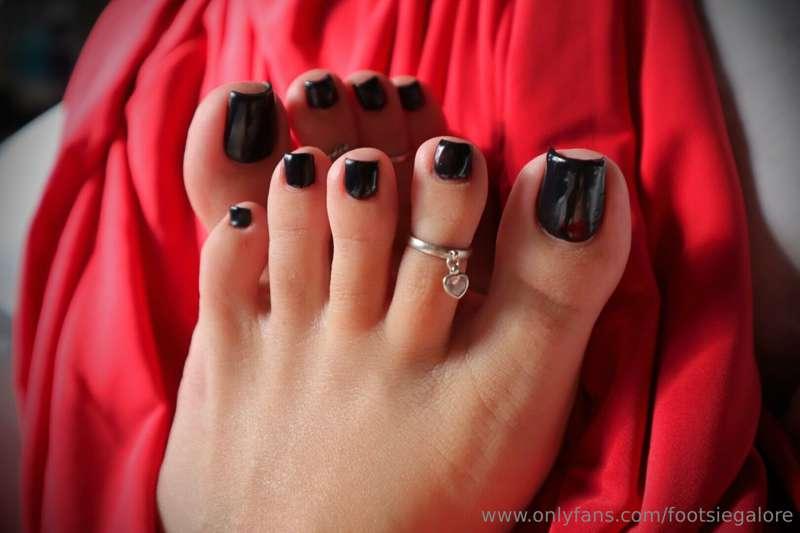New pedi! Extra glossy black! 🫦❤️🥵🔥🖤