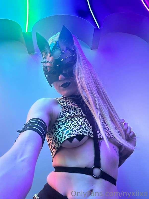 BAD KITTY! 😈😻