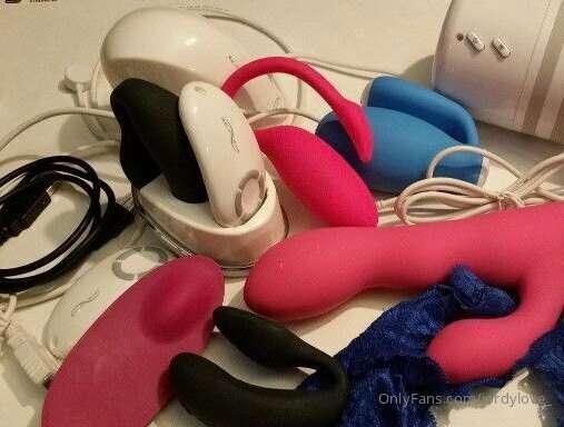 wanna see me cum w/ all these baby’s 👅👅👅